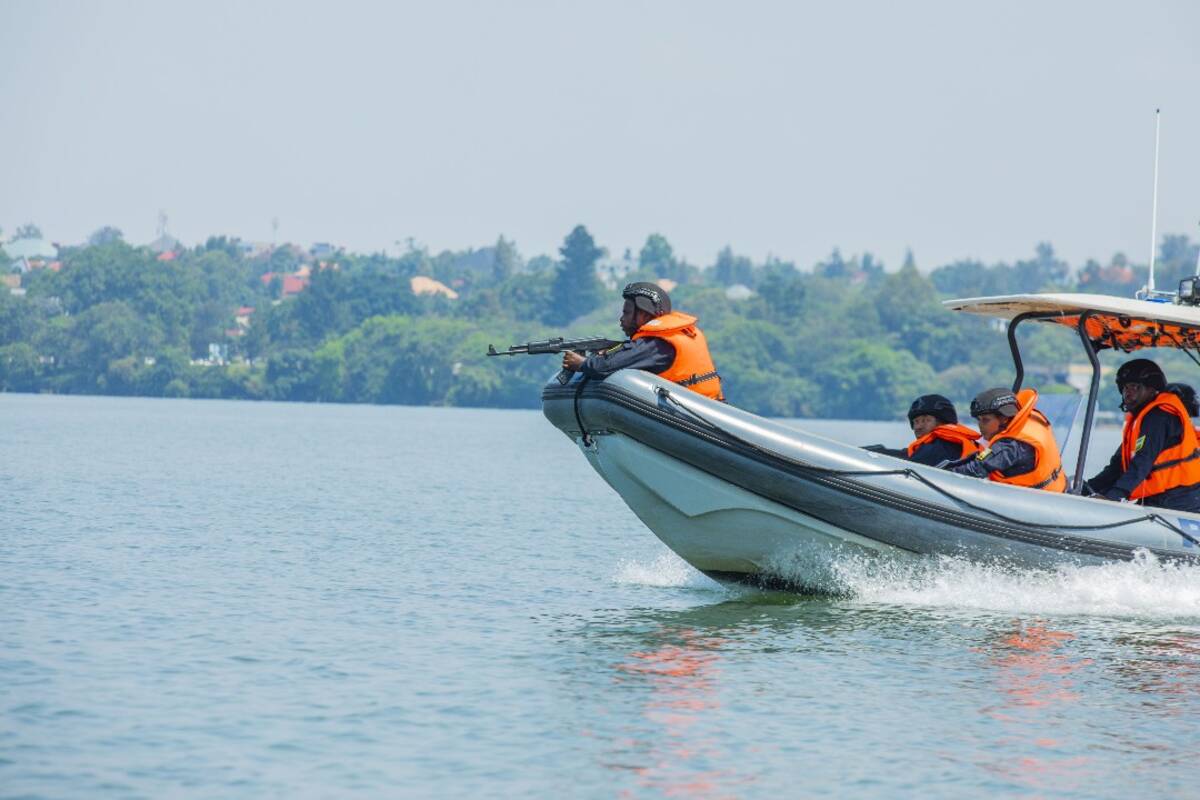 Abapolisi 20 basoje amahugurwa mu byo gucunga umutekano wo mu mazi