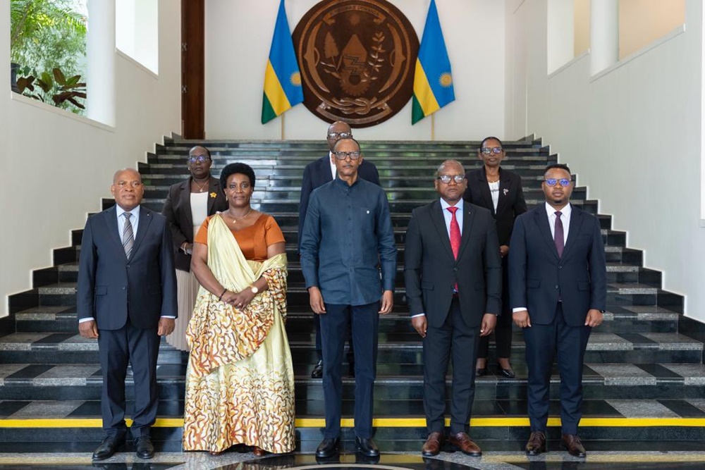 Abantu ntabwo bahabwa inshingano kugira ngo birebe-Perezida Kagame