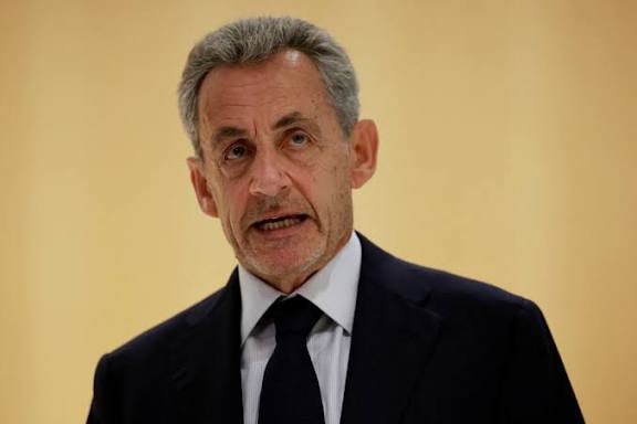 Nicolas Sarkozy wayoboye yageze kuri gereza agiye gufungirwamo mu muhezo
