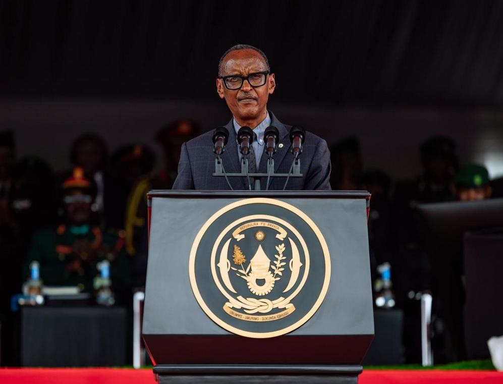 Inshingano yo kurinda u Rwanda mugomba kuyuzuza uko bikwiye-Perezida Kagame kuri ba Ofisiye bashya