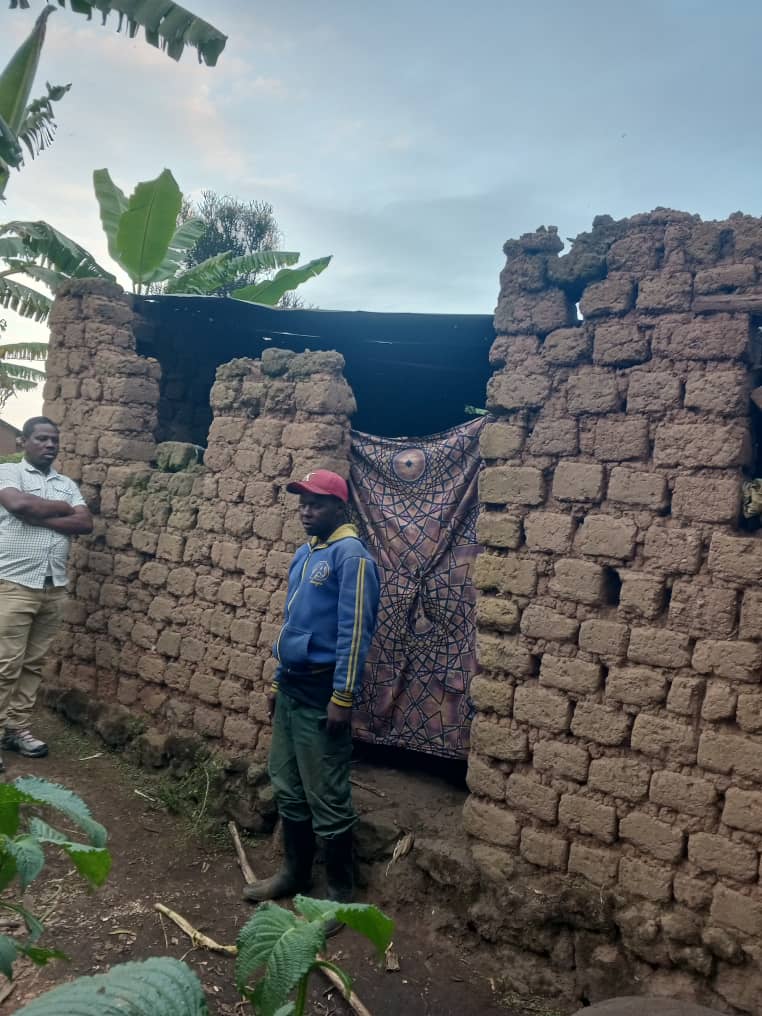 Uyu muryango wahoze uba mu nzu mbi cyane yashoboraga gushyira umuryango wabo mu kaga