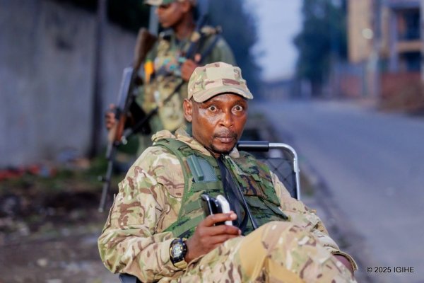 “Yaje mu modoka cyangwa n’amaguru ariko azasubirayo mu isanduku” Col Willy Ngoma aburira abarundi bijanditse mu ntambara barwana